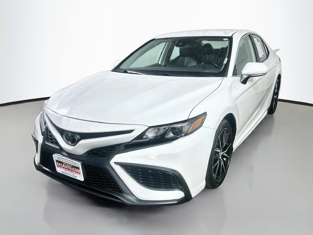 Used 2024 Toyota Camry SE FWD image 3