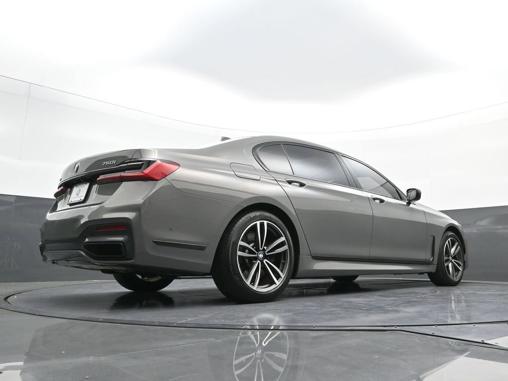 Used 2022 BMW 750i xDrive w/ Executive Package AWD/4WD image 28