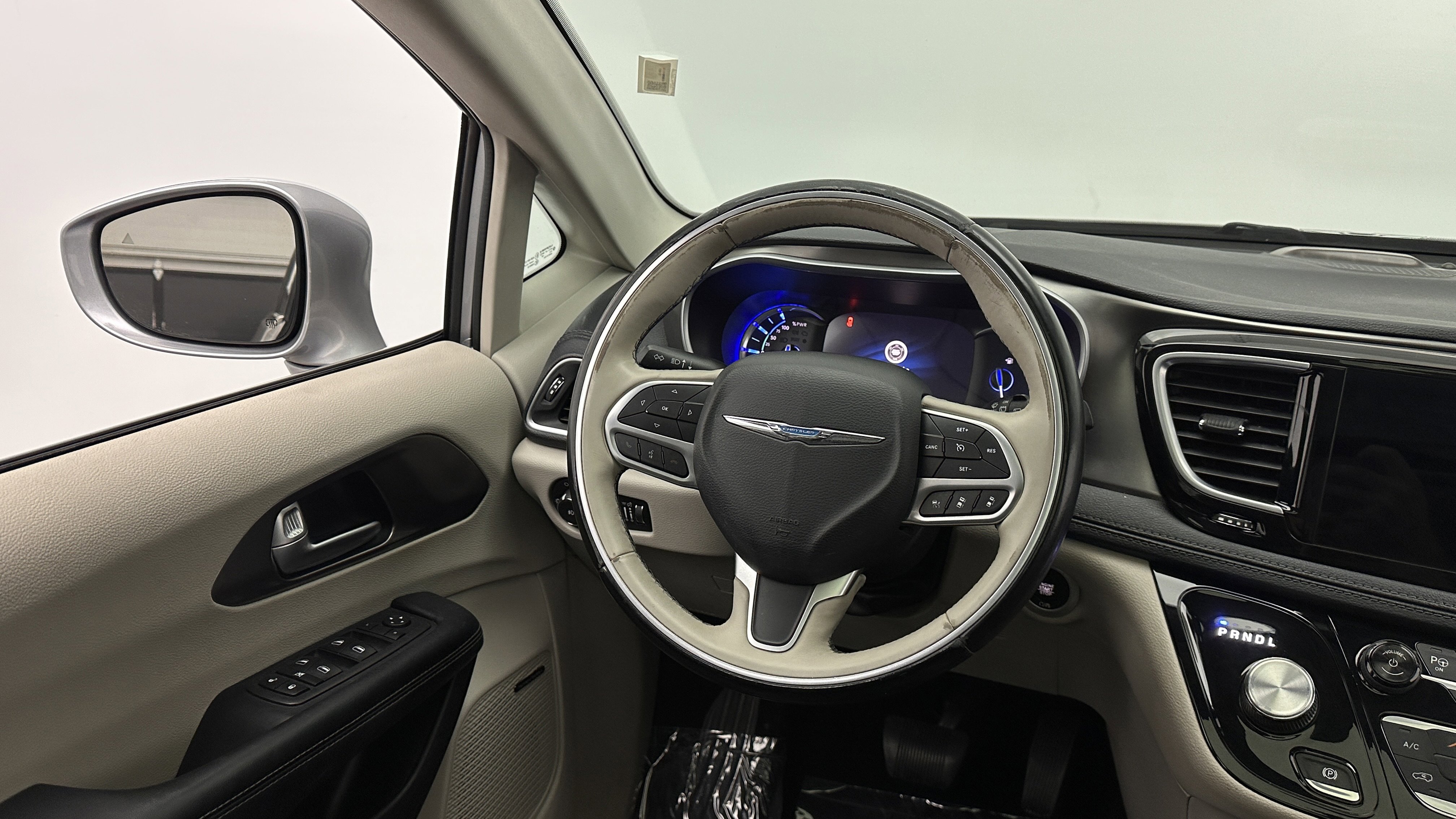 Used 2018 Chrysler Pacifica Limited w/ Advanced Safetytec Group FWD image 25