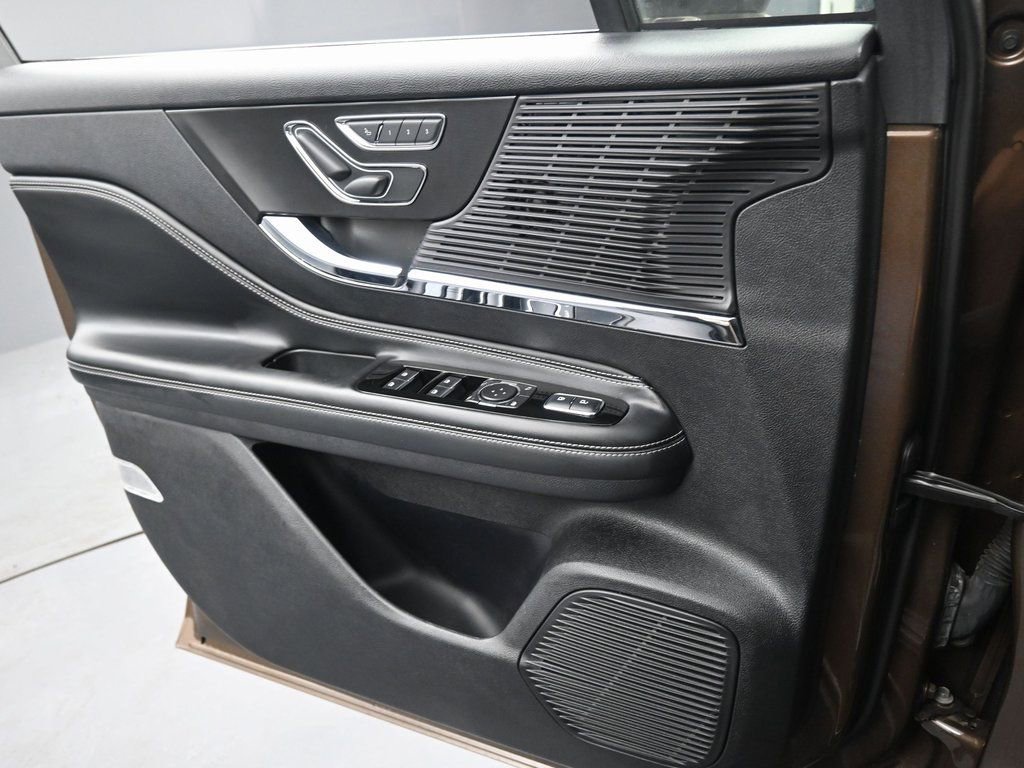 Used 2022 Lincoln Corsair AWD w/ Equipment Group 101A image 22