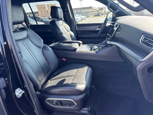 Used 2024 Jeep Wagoneer L Series II w/ Flexible Seating Group AWD/4WD image 21