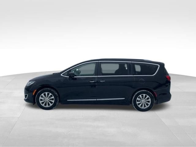 Used 2018 Chrysler Pacifica Touring-L image 2