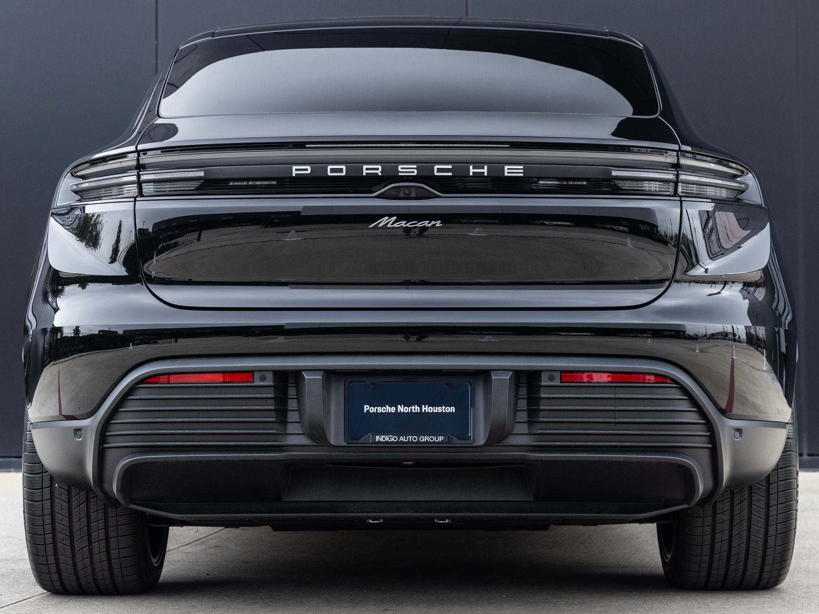 Certified 2025 Porsche Macan Electric RWD image 10