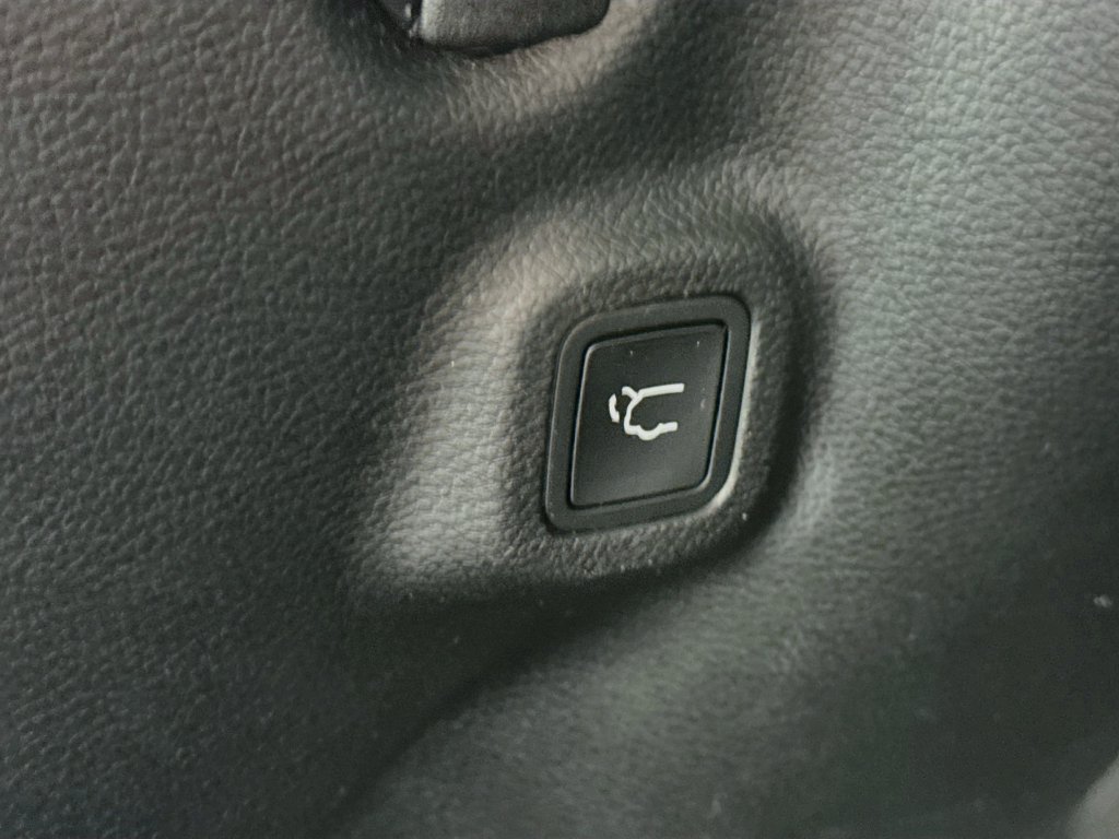 Used 2018 Jeep Compass Limited AWD/4WD image 29