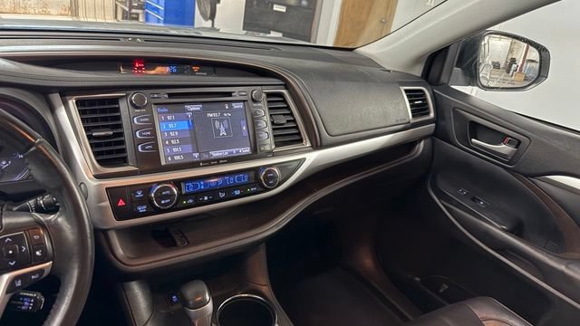Used 2019 Toyota Highlander XLE FWD image 36