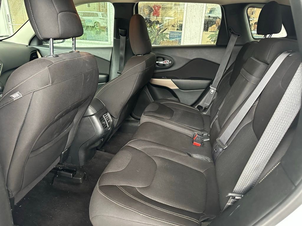 Used 2017 Jeep Cherokee Latitude w/ Safety/Convenience Group image 10