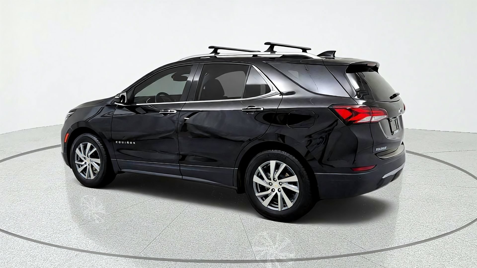 Used 2024 Chevrolet Equinox Premier AWD/4WD image 3