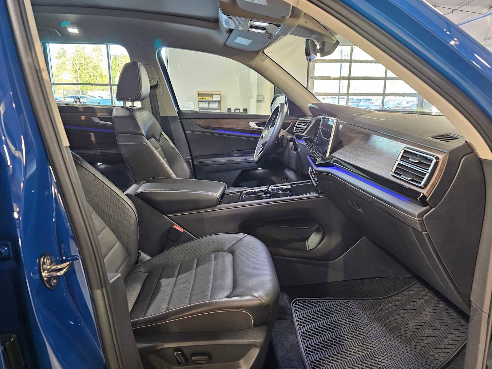 Used 2025 Volkswagen Atlas SEL image 10