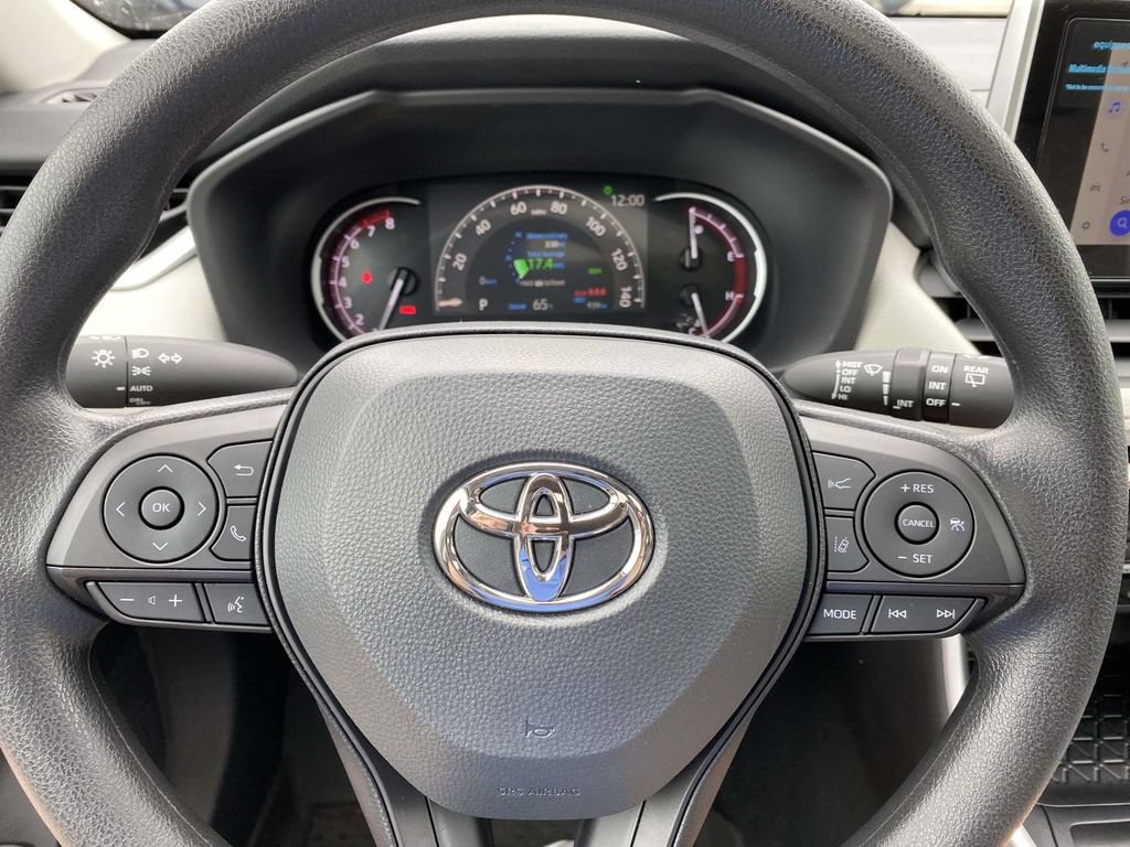 Used 2025 Toyota RAV4 XLE w/ Convenience Package FWD image 33
