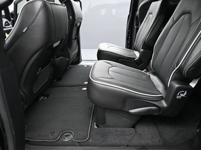 New 2025 Chrysler Pacifica Limited FWD image 13