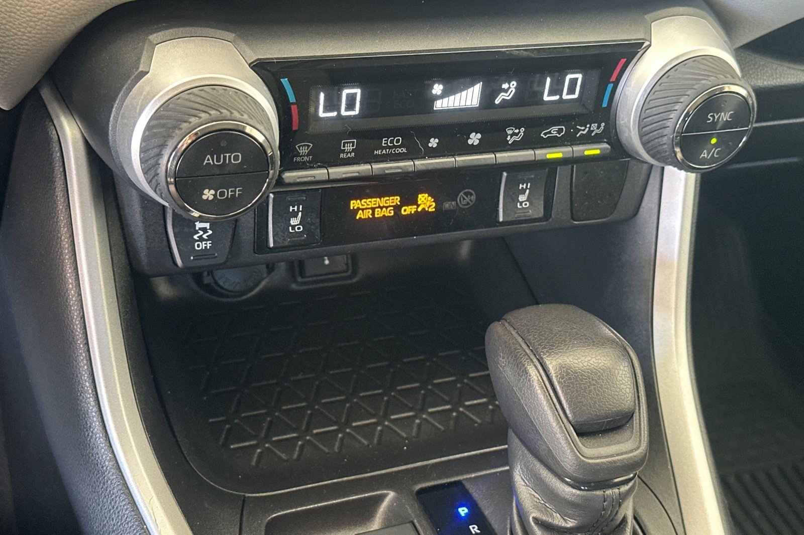 Used 2021 Toyota RAV4 XLE w/ XLE Grade Weather Package AWD/4WD image 19