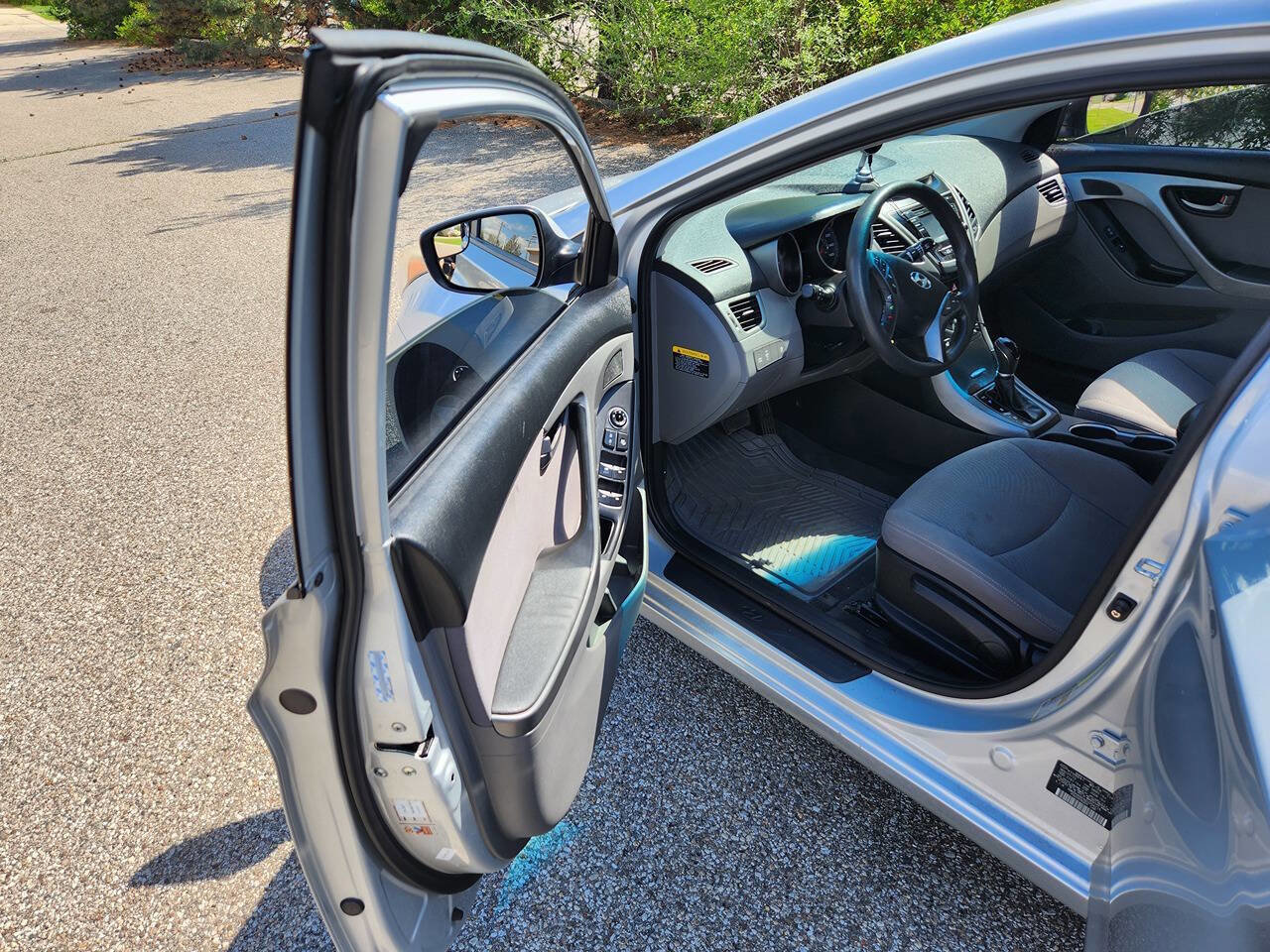 Used 2014 Hyundai Elantra SE w/ Option Group 02 FWD image 18