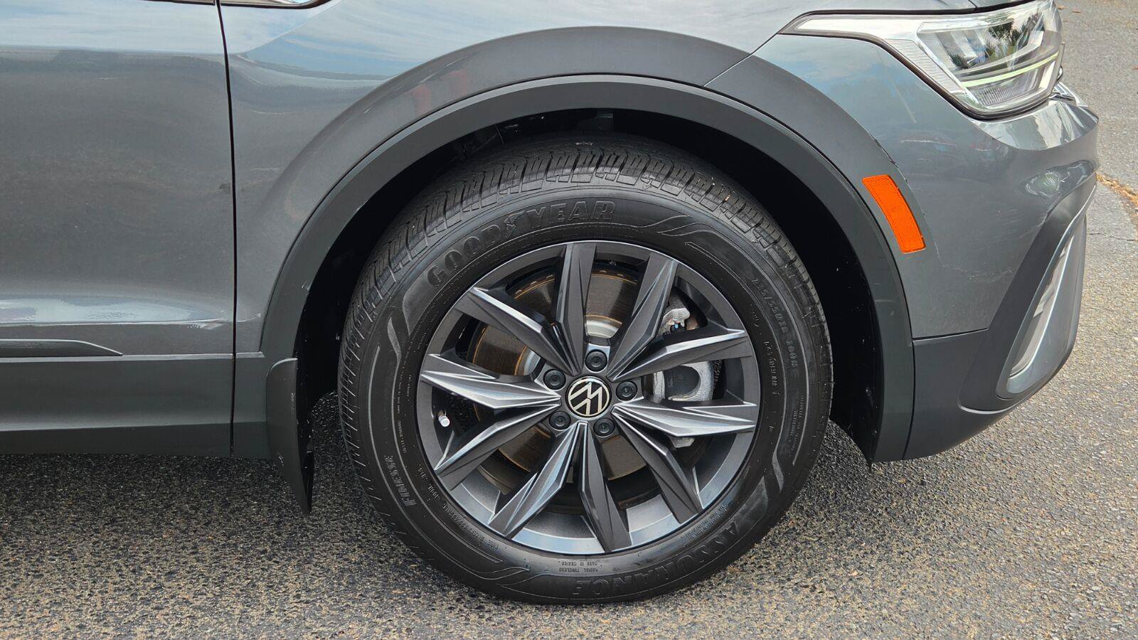 Certified 2023 Volkswagen Tiguan SE FWD image 16