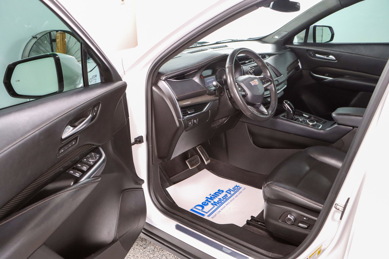 Used 2023 Cadillac XT4 Sport w/ Sun And Sound Package AWD/4WD image 3