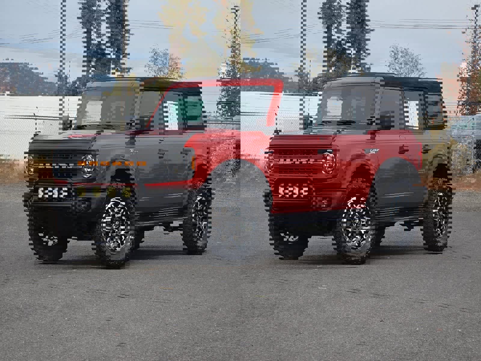 Used 2022 Ford Bronco Black Diamond image 1