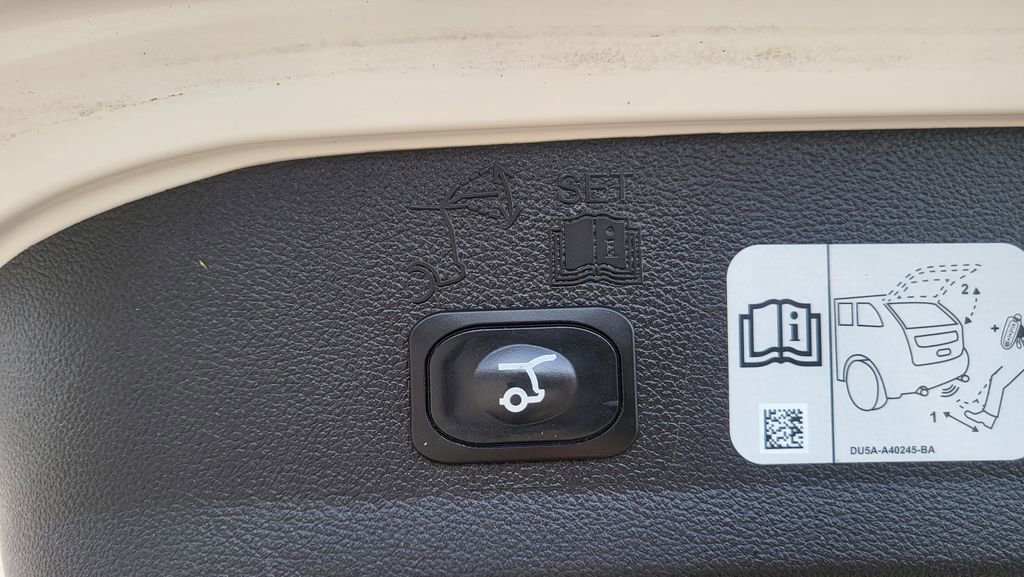 Used 2019 Ford Escape Titanium FWD image 13