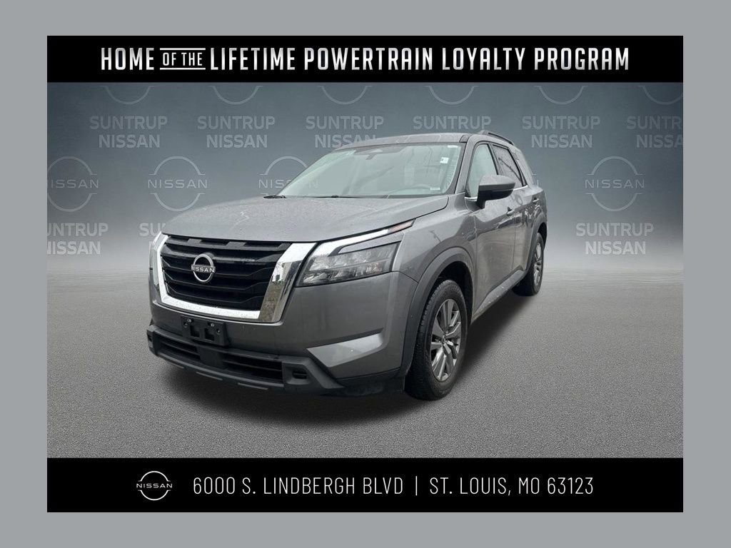 Used 2024 Nissan Pathfinder SV image 1