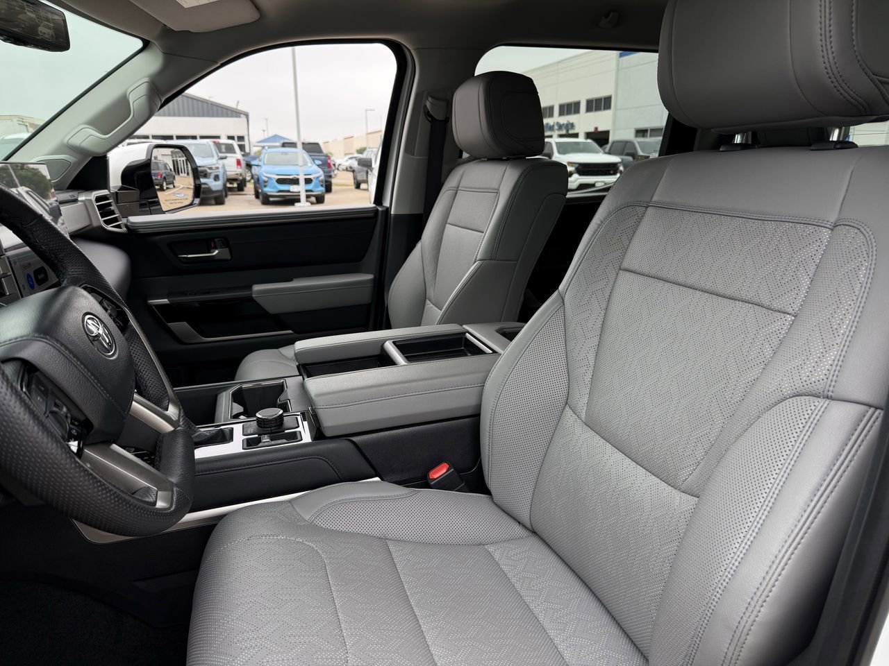 Used 2024 Toyota Tundra Limited AWD/4WD image 21