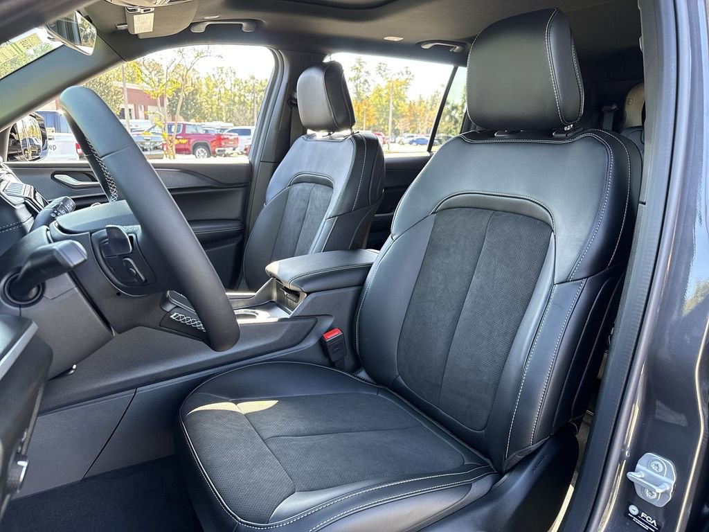 New 2025 Jeep Grand Cherokee L Altitude image 11