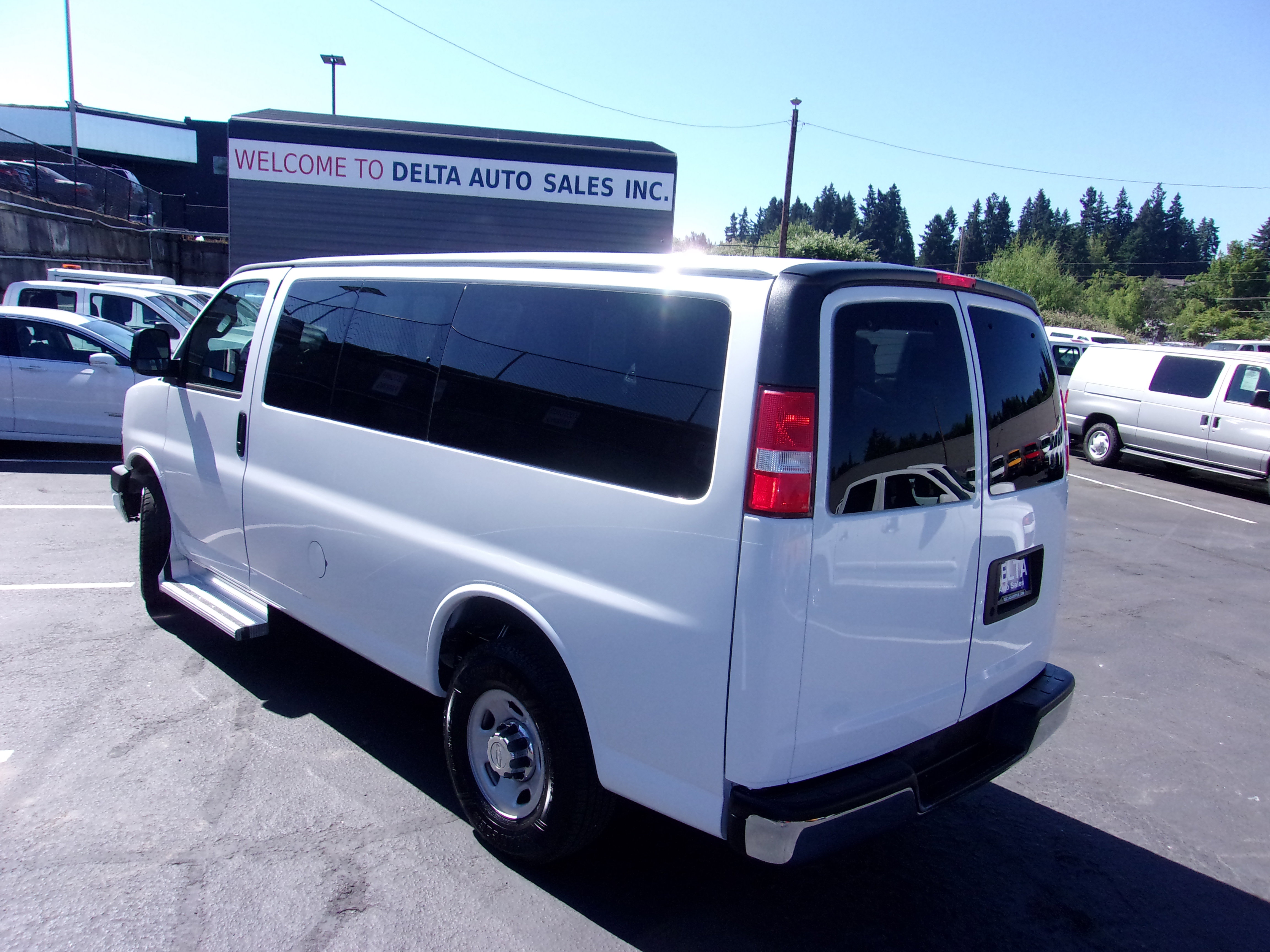 Used 2016 Chevrolet Express 3500 LT w/ LT Preferred Equipment Group image 6