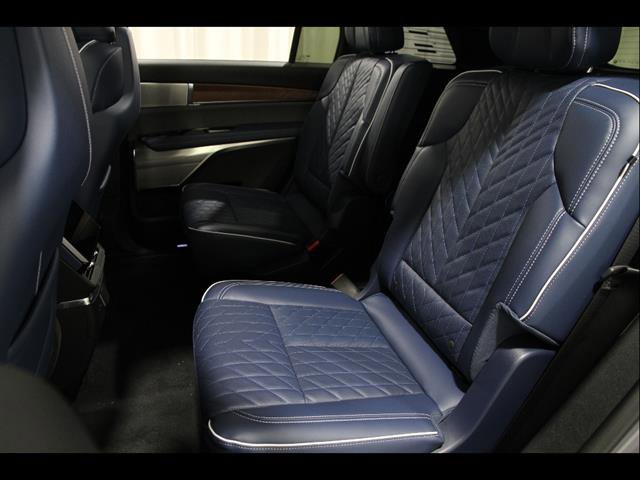 New 2026 Cadillac Vistiq Premium Luxury AWD/4WD image 18