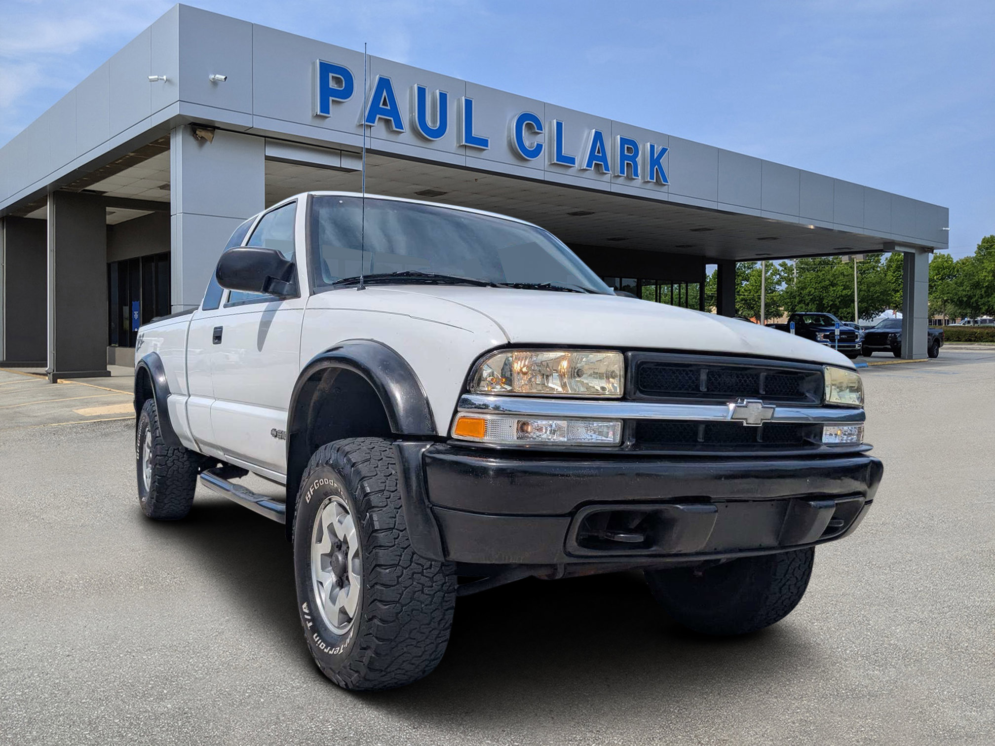 Used 2001 Chevrolet S10 Pickup 4x4 Extended Cab image 1