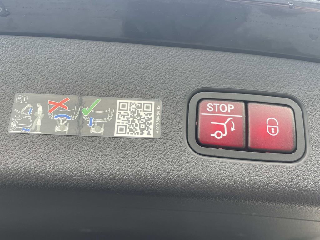 Used 2024 Mercedes-Benz GLC 300 image 11