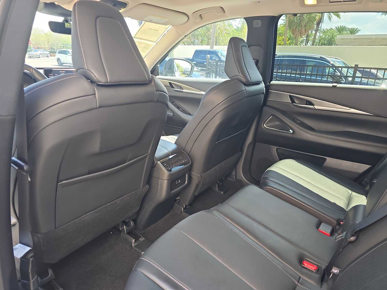 Used 2025 INFINITI QX60 Luxe FWD image 11