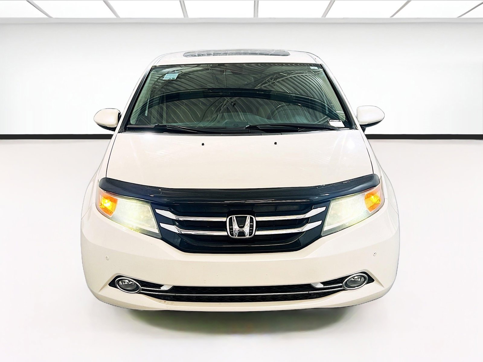Used 2016 Honda Odyssey Touring Elite image 2
