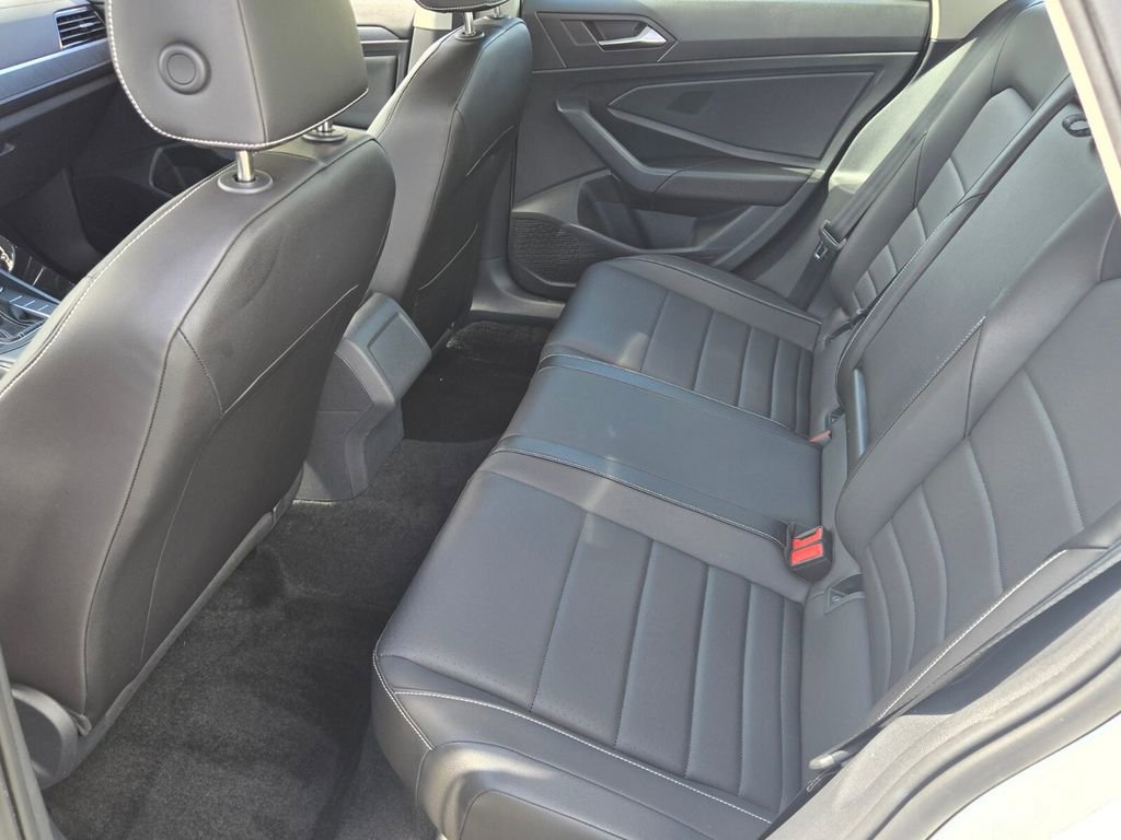 Used 2023 Volkswagen Jetta SE image 12