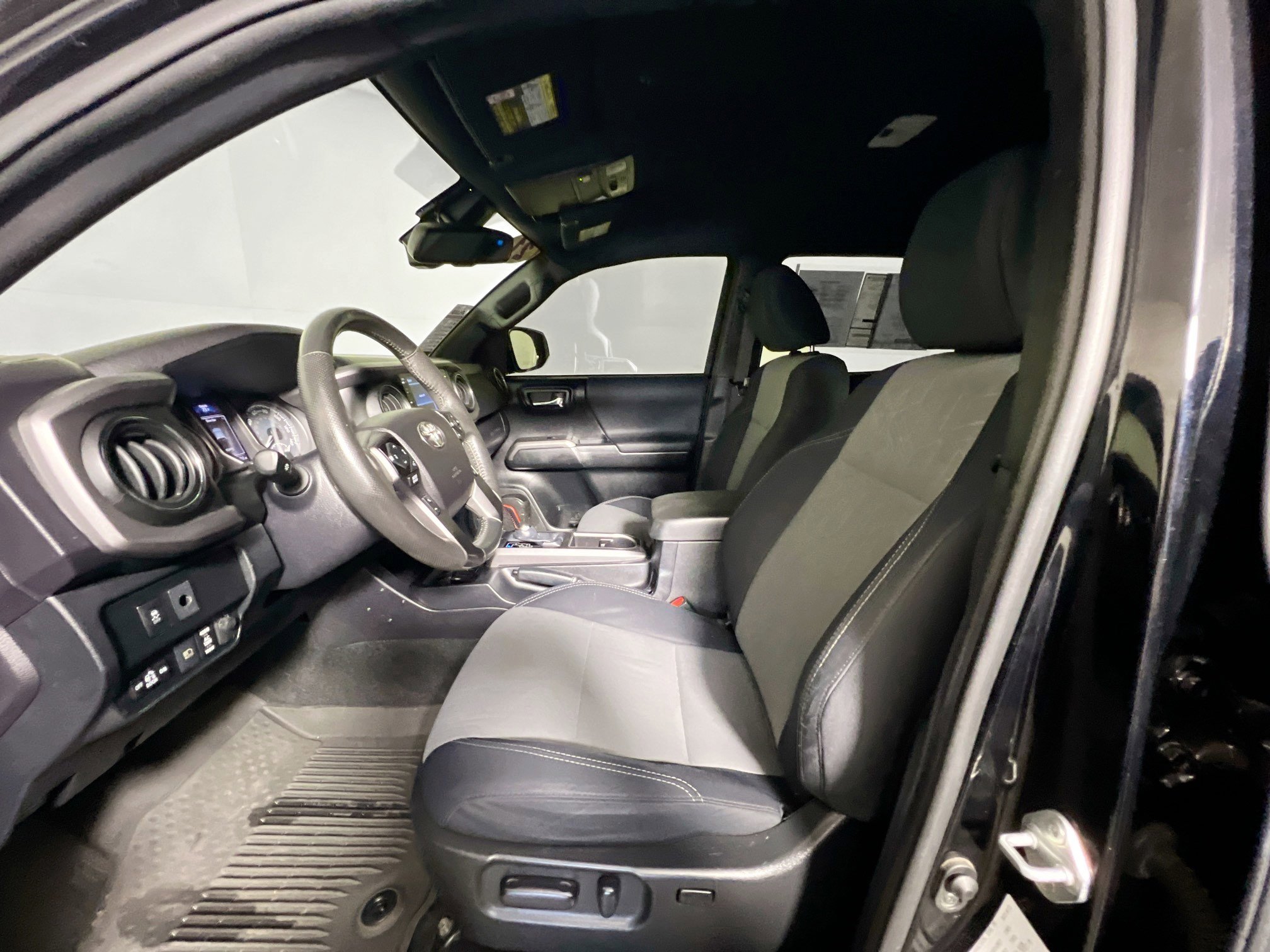 Used 2021 Toyota Tacoma TRD Sport image 14