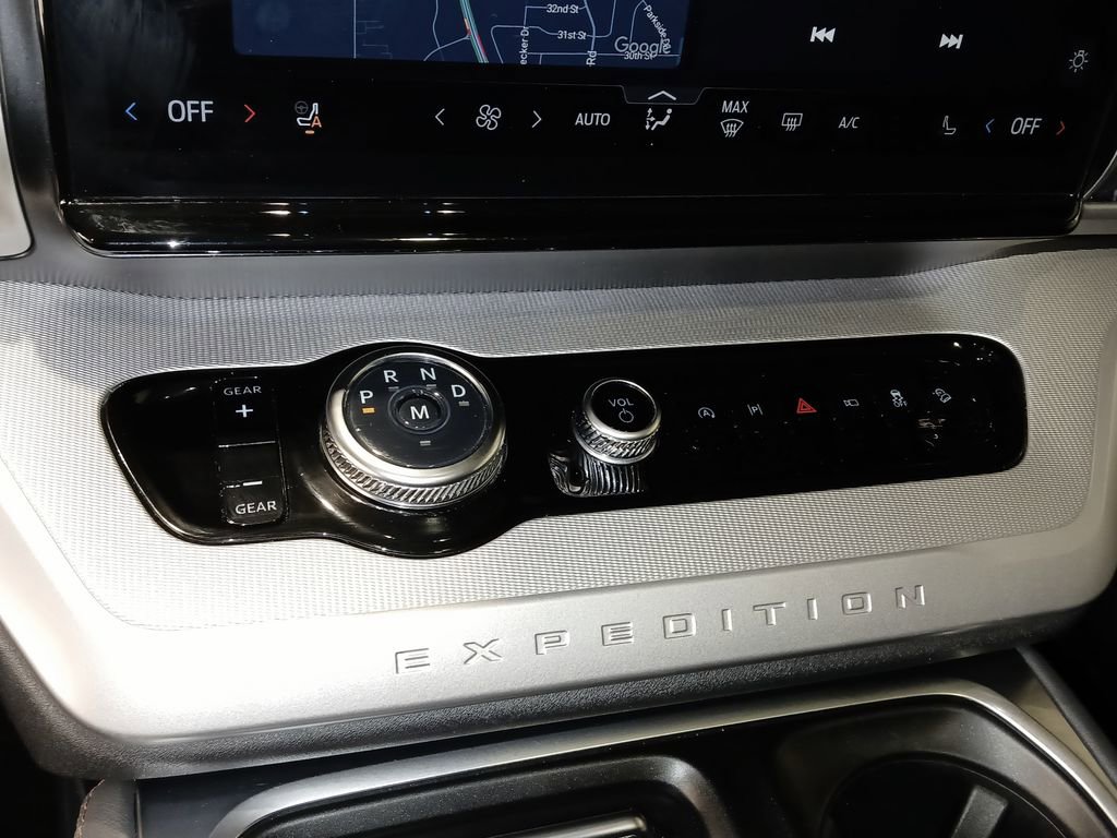 Used 2025 Ford Expedition Active AWD/4WD image 21