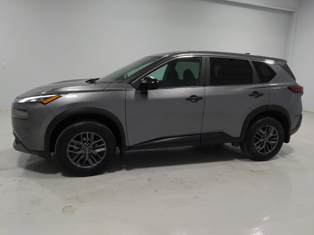 Used 2023 Nissan Rogue S image 2