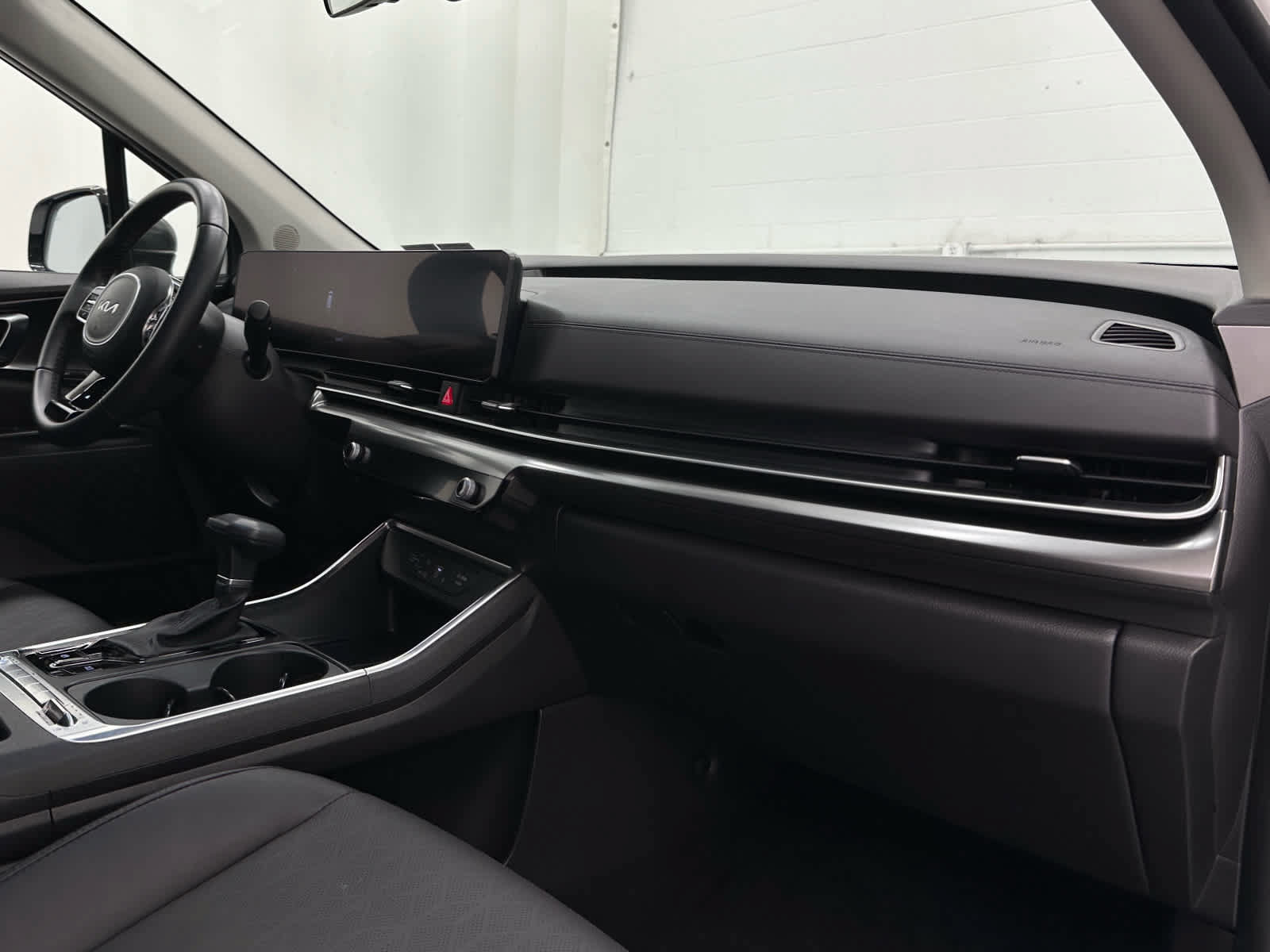 Used 2025 Kia Carnival SX FWD image 18
