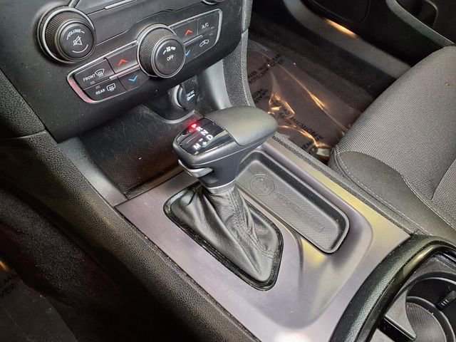 Used 2016 Dodge Charger SE w/ Blacktop Package image 8
