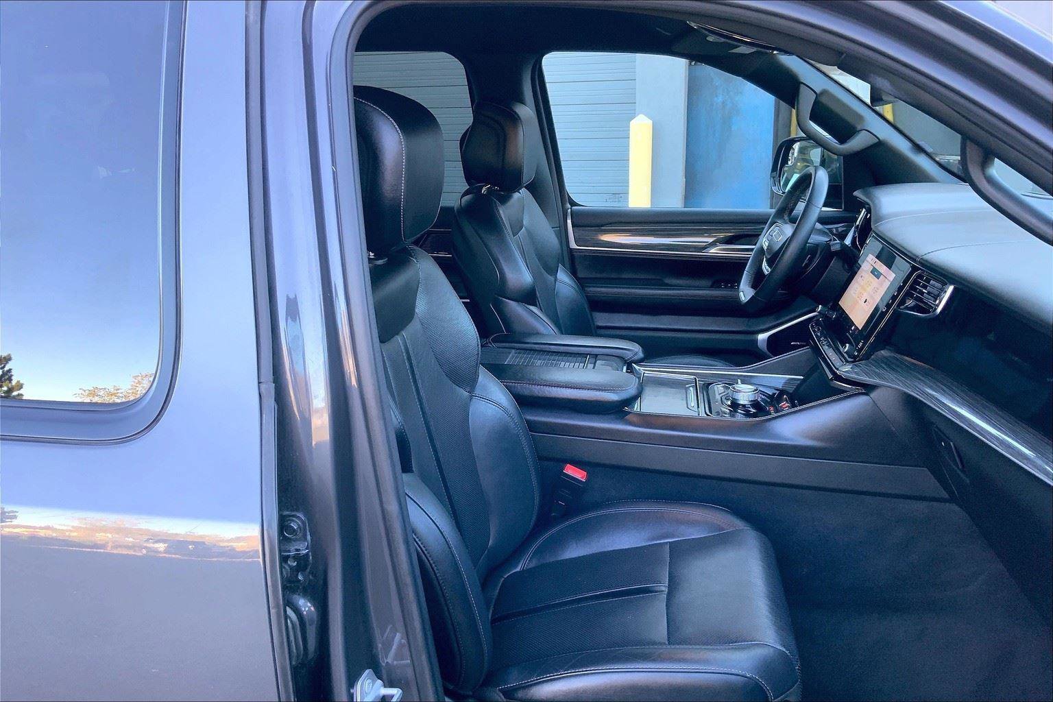 Used 2022 Jeep Wagoneer Series III w/ Flexible Seating Group image 7