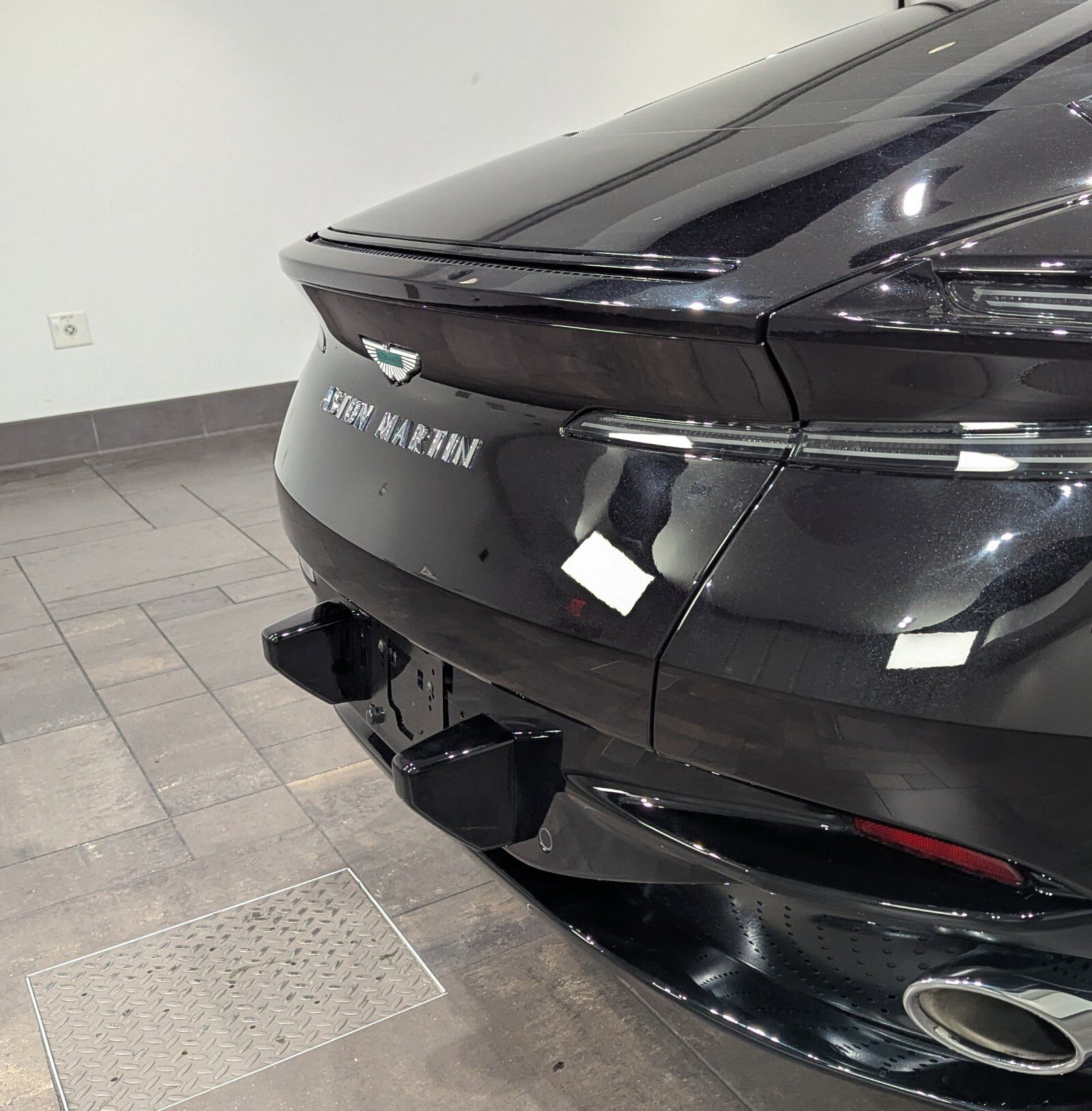 Used 2025 Aston Martin DB12 Coupe image 8