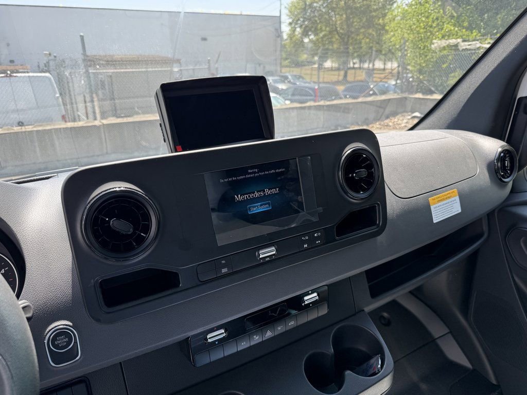 Used 2023 Mercedes-Benz Sprinter 3500 image 5