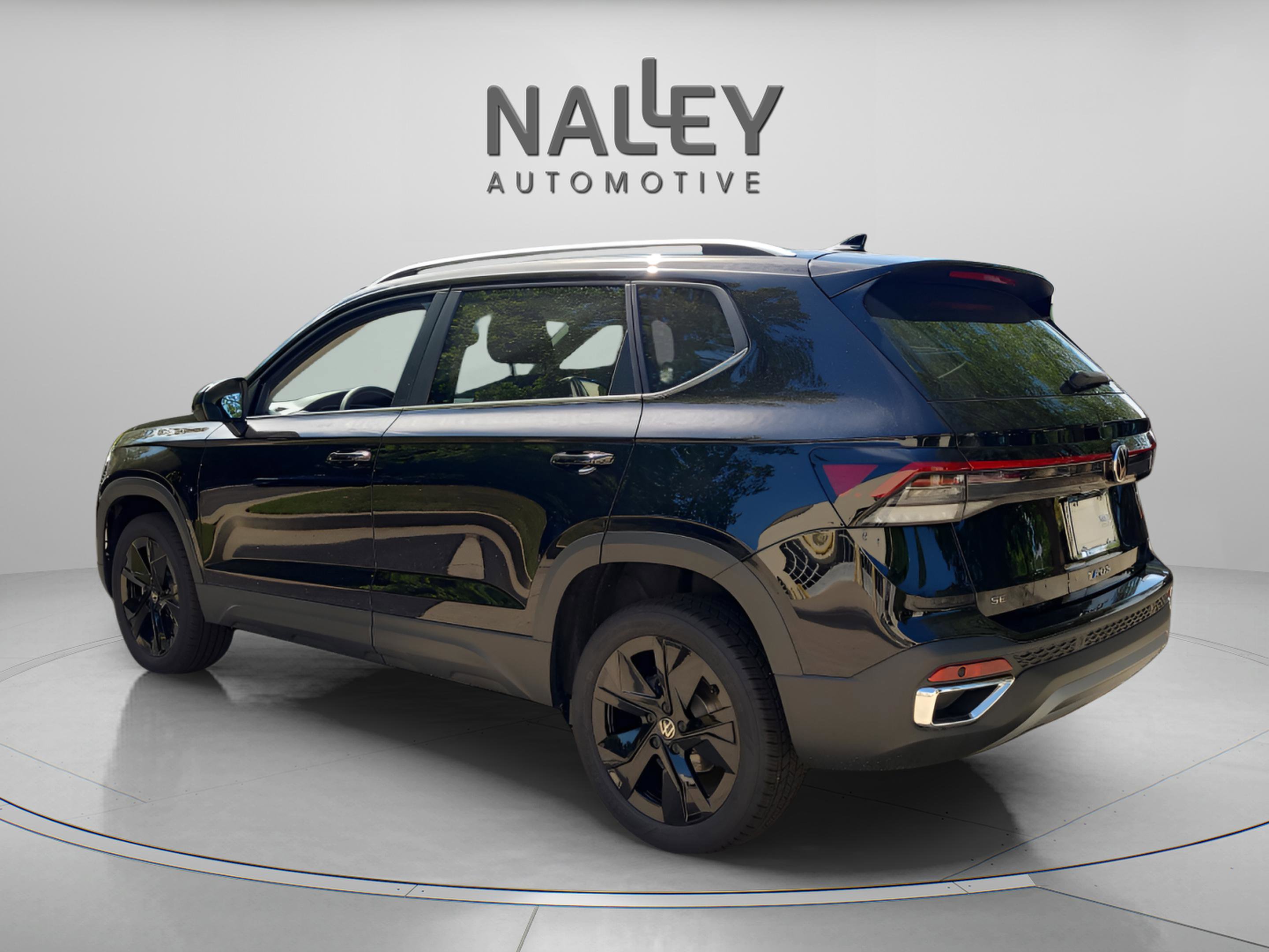 New 2025 Volkswagen Taos SE image 3