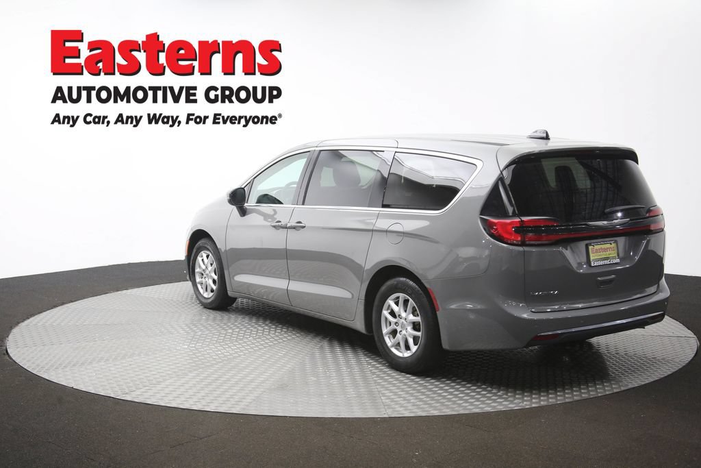Used 2023 Chrysler Pacifica Touring-L FWD image 65