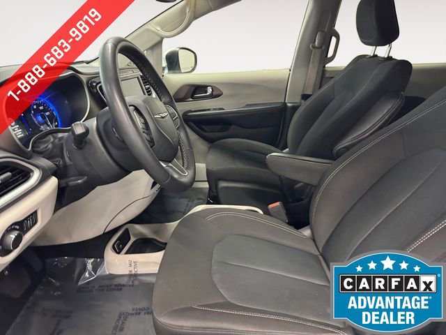 Used 2023 Chrysler Voyager LX image 8