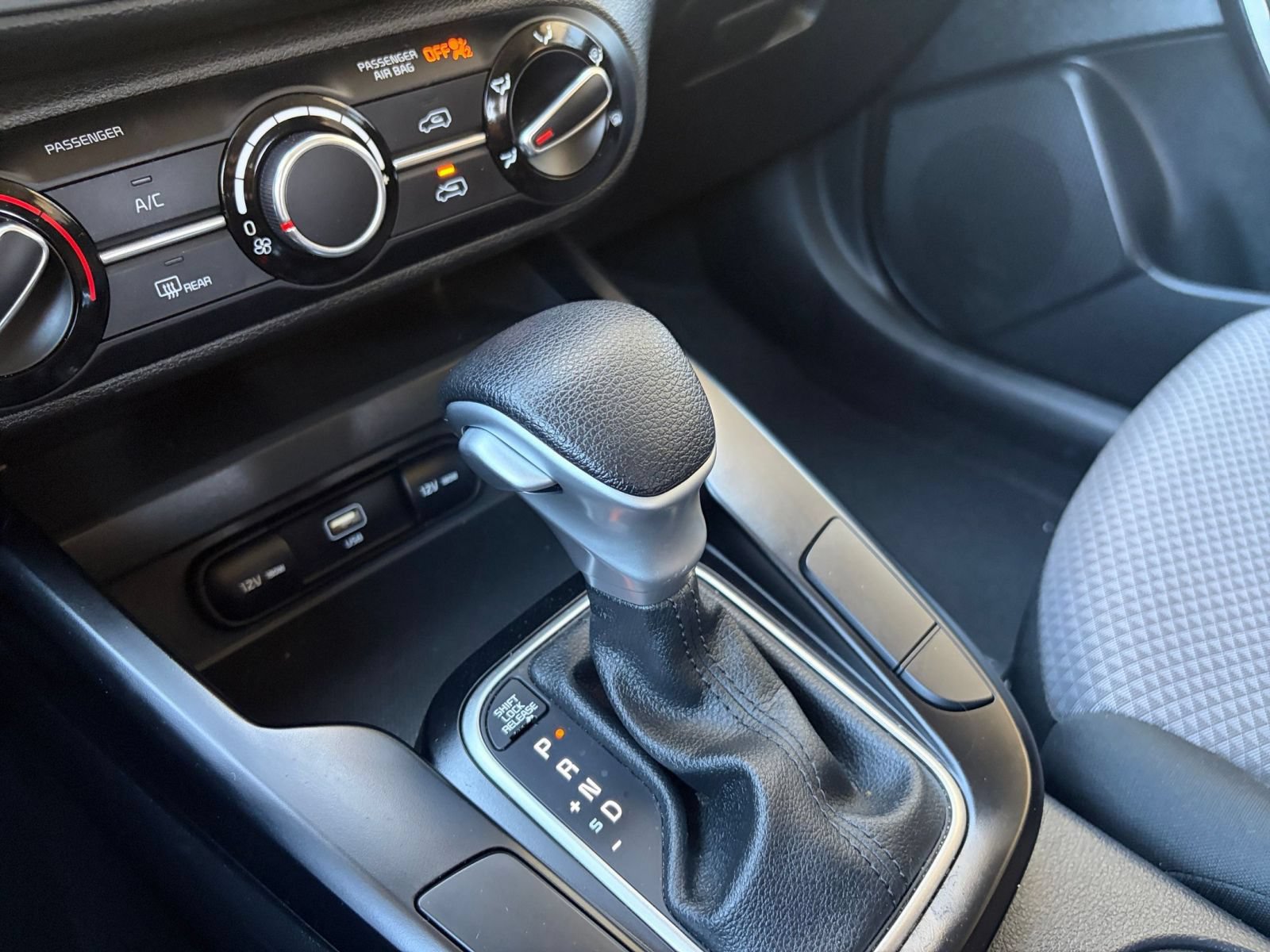 Used 2025 Kia Soul LX w/ LX Technology Package FWD image 39