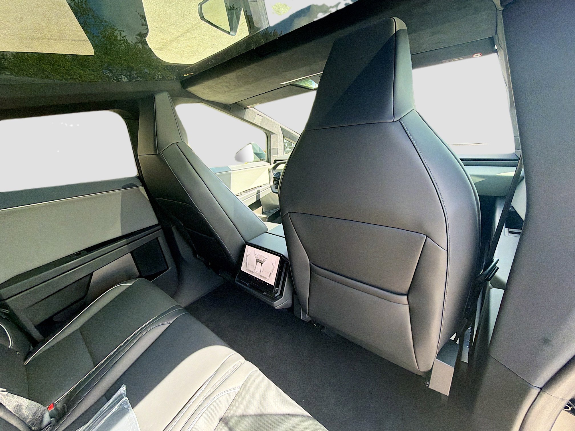 Used 2025 Tesla Cybertruck AWD Crew Cab image 27