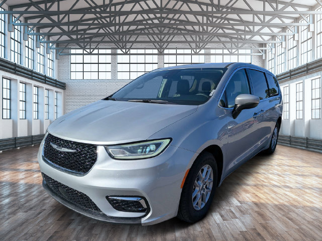 Used 2023 Chrysler Pacifica Touring-L FWD image 7
