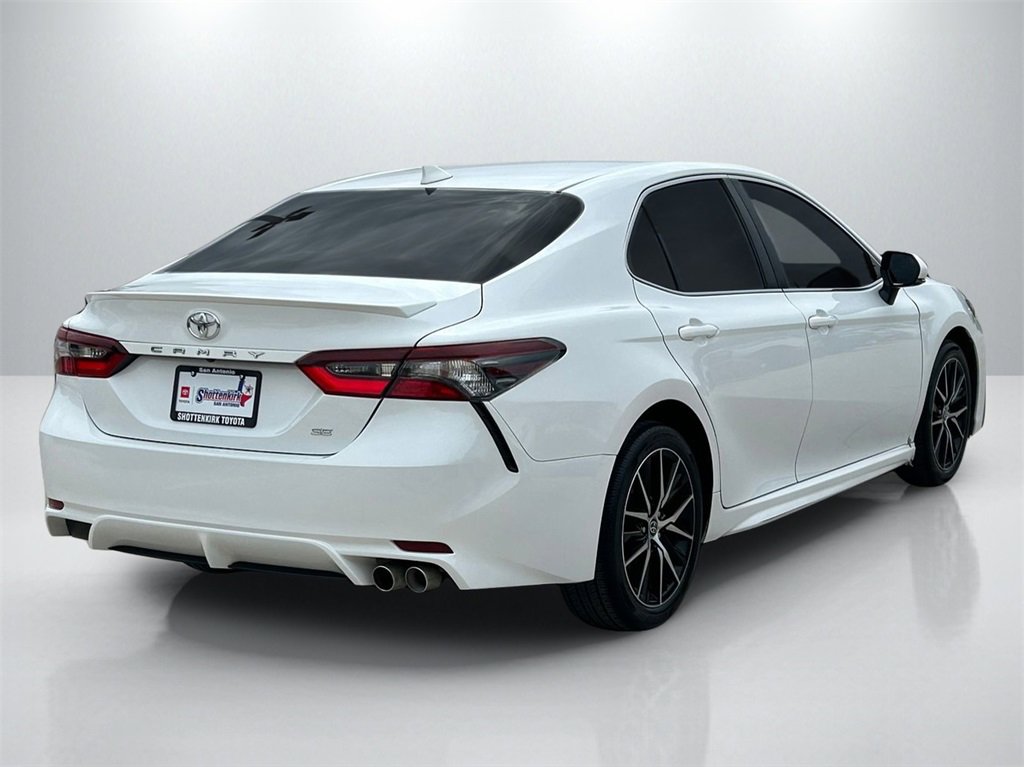 Used 2023 Toyota Camry SE image 5