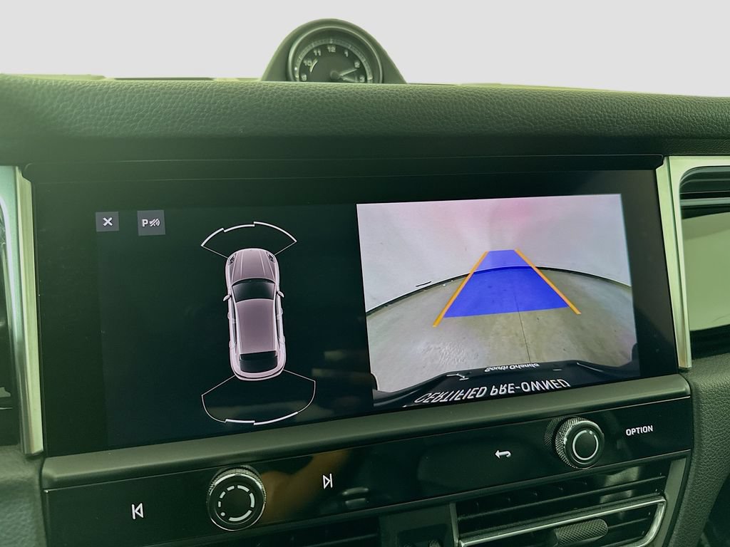 Certified 2022 Porsche Macan AWD/4WD image 17