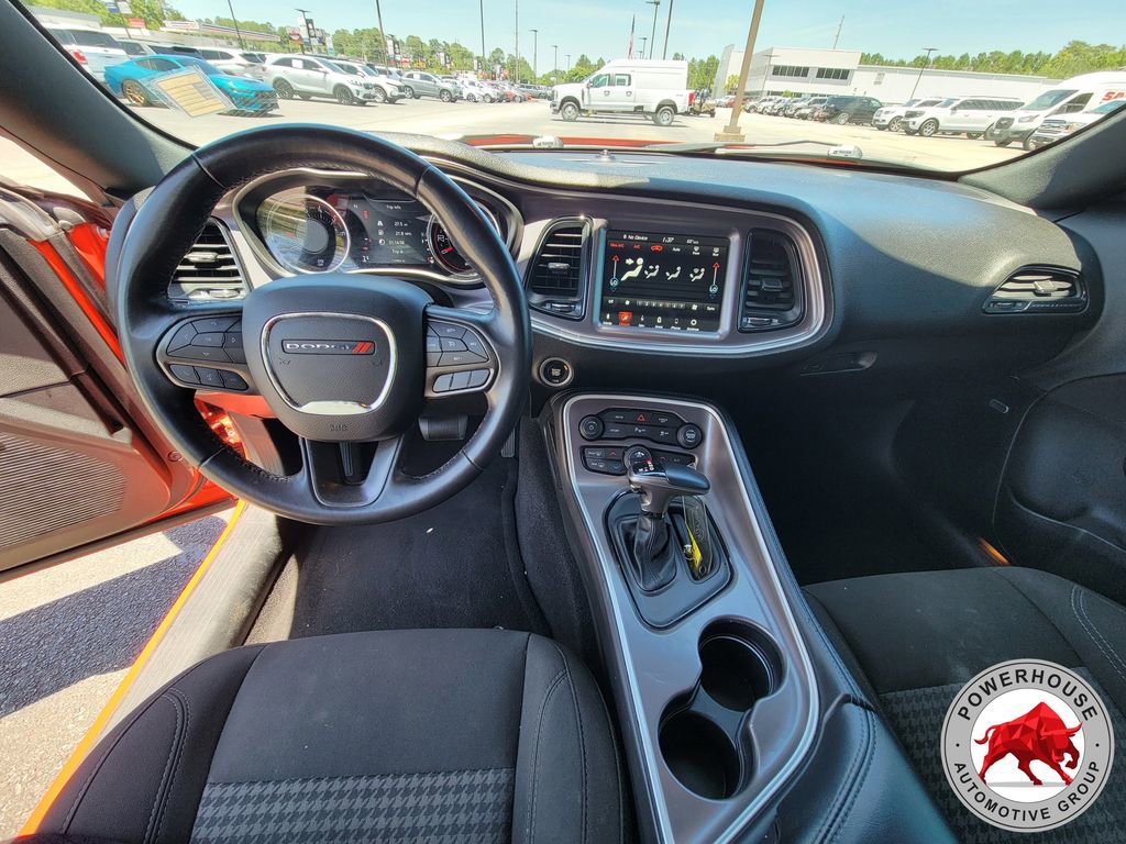 Used 2021 Dodge Challenger SXT w/ Driver Convenience Group RWD image 15