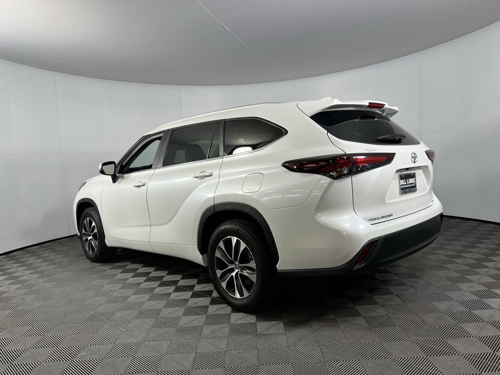 Used 2025 Toyota Highlander XLE image 9