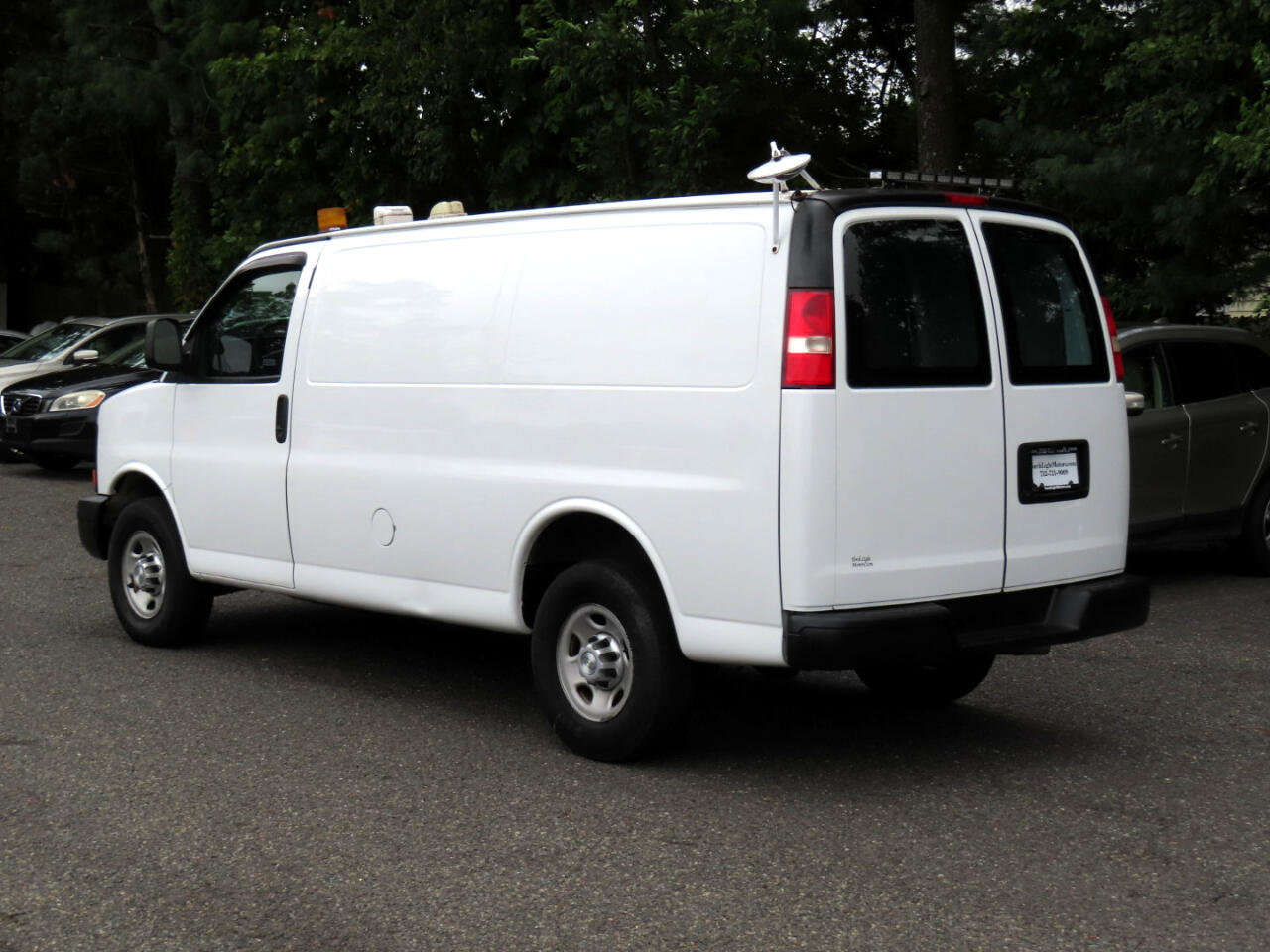 Used 2016 Chevrolet Express 2500 image 3