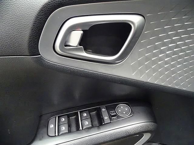 Used 2023 Kia Soul LX w/ Option Group 015 FWD image 17
